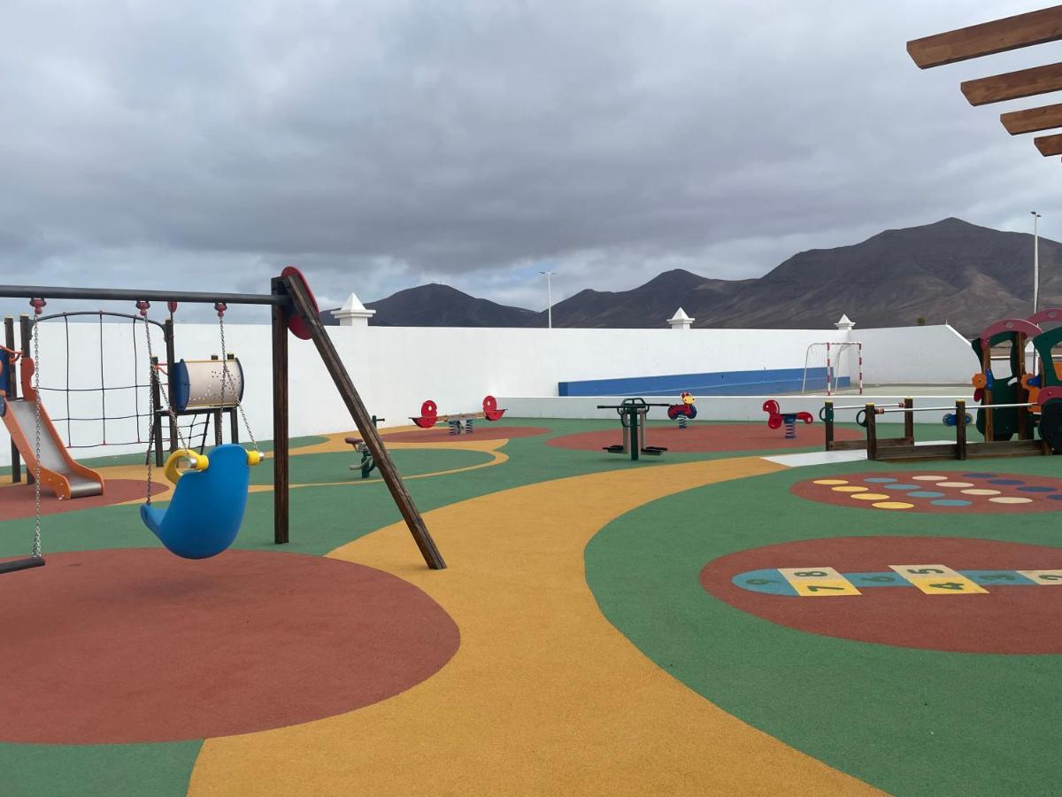Izaro Apartamento Atico De Lujo Cerca De Playa Dorada Playa Blanca  Eksteriør billede